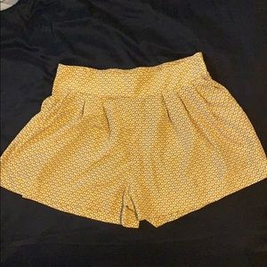 Dressy High shorts /pockets / butterfly design